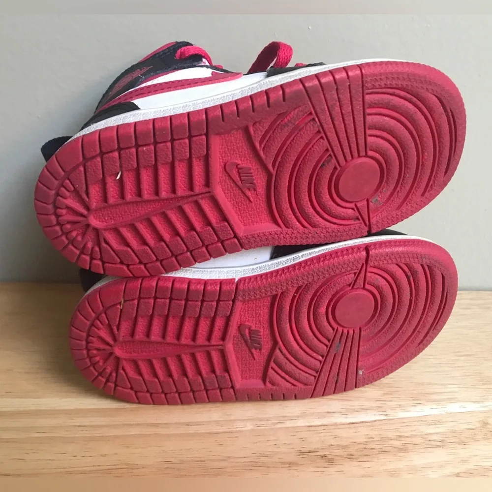 Jordan 1 High-Top Sneaker Red And Black Kids Size: US Toddler 7C EUR 23.5 CM 13